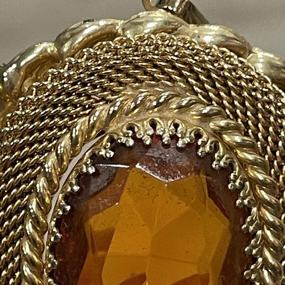 Vintage Womens Pendant Y2K 90s Statement Bold Goldtone Faux Amber Stone Jewelry - Picture 3 of 8